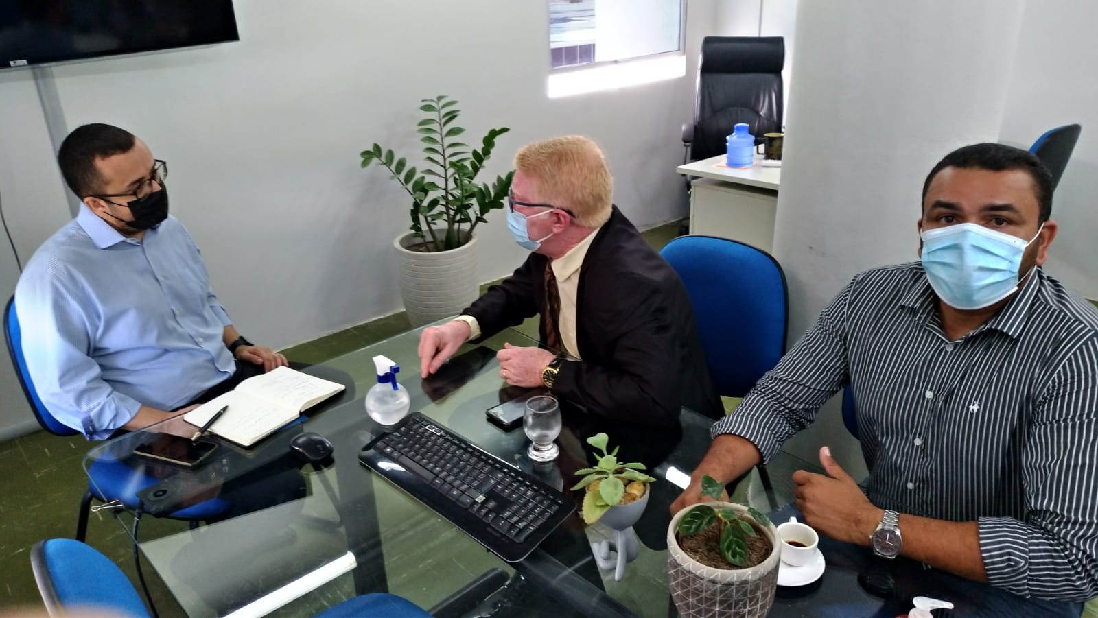 Reunião com Depurado Ubaldo Fernandes e George Presidente Interino da Caern